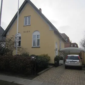 Hos Hanne Bach Bed & Breakfast